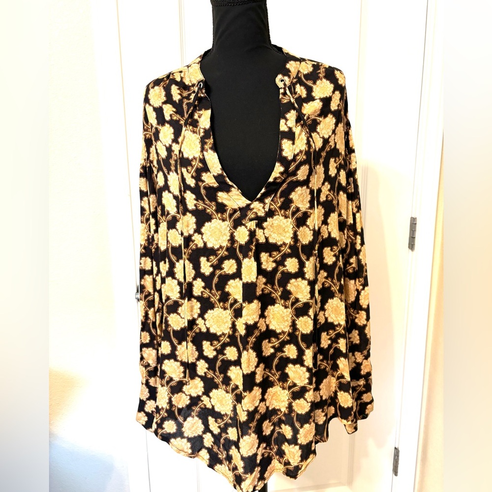 Free People Medium cream black peasant boho v-neck top shirt leaf floral tunic